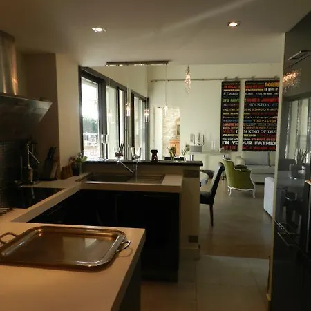 Sleeps 6 Air Con Wifi Cannes