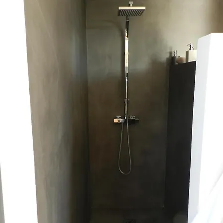 Sleeps 6 Air Con Wifi Cannes